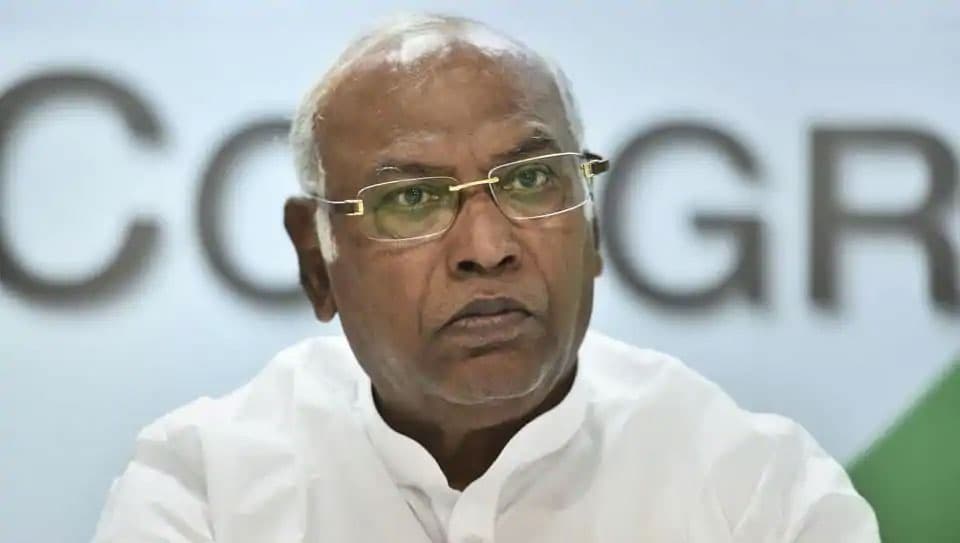 कांग्रेस सांसद मल्लिकार्जुन खड़गे ने PM मोदी को लिखा पत्र, कोरोना महामारी से निबटने के लिए दिये सात सुझाव