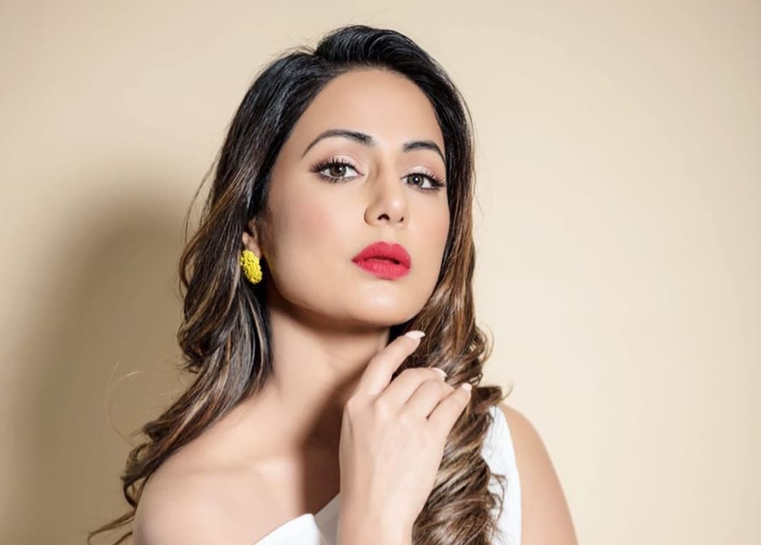 हिना खान की इन तसवीरों ने फैंस को बनाया लट्टू, दिलकश अंदाज देख बोले- ये मेरा दिल… हिना खान की इन तसवीरों ने फैंस को बनाया लट्टू, दिलकश अंदाज देख बोले- ये मेरा दिल…