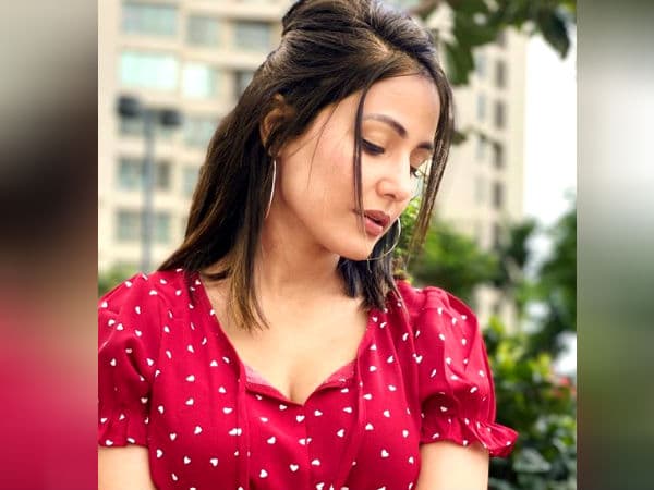 लाल क्रॉप टॉप में हिना खान का अंदाज देख फैंस हुए फिदा, तसवीरें देखकर ठहर जाएगी आपकी नजरें