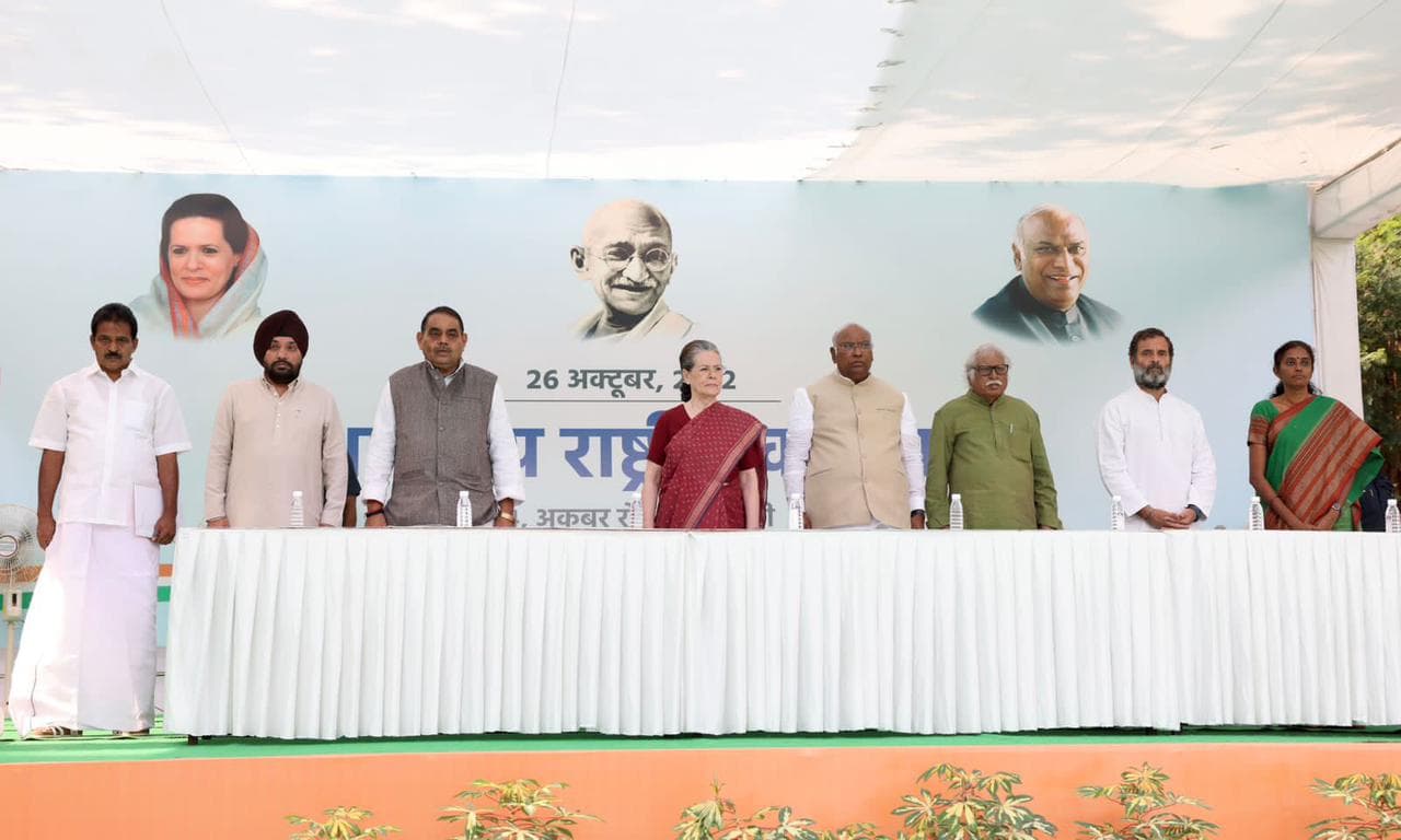 मल्लिकार्जुन खरगे ने संभाला कांग्रेस अध्यक्ष का पद, चुनौतियों से भरा होगा आगे का डगर