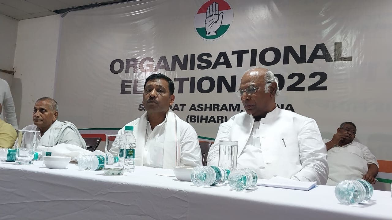 कांग्रेस अध्यक्ष पद चुनाव: मल्लिकार्जुन खड़गे पहुंचे पटना, जानें राहुल गांधी क्यों नहीं बने प्रत्याशी...