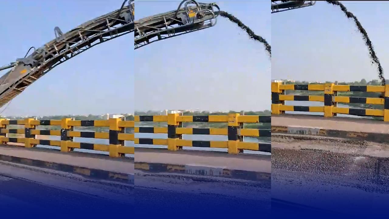 झारखंड: खरकई नदी से खिलवाड़, सड़क का कचरा पानी में गिरा रही ठेका कंपनी, लोगों में आक्रोश