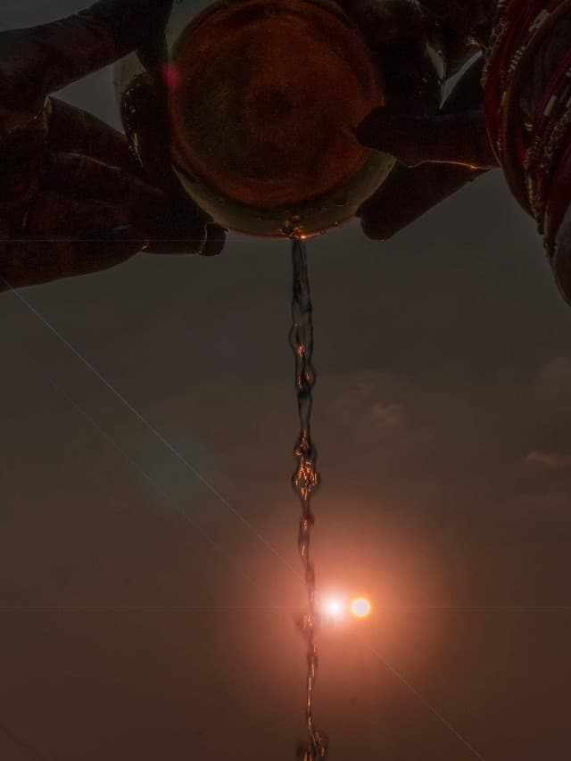 Chhath Puja in Jharkhand: पलामू में कोयल नदी तट पर छठव्रतियों ने ऐसे किया खरना