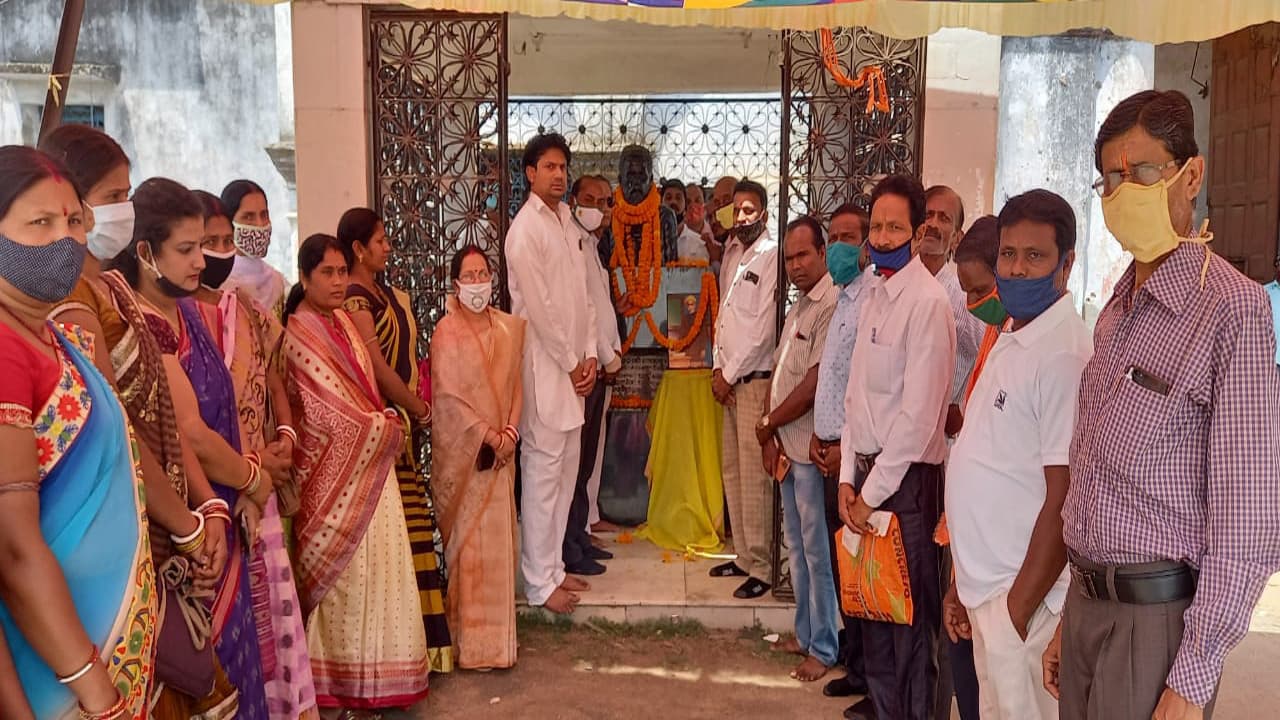 खरसावां में 85वीं उत्कल दिवस पर गूंजा बंदे उत्कल जननी, अपनी भाषा और संस्कृति को जन-जन तक पहुंचाने का लिया संकल्प