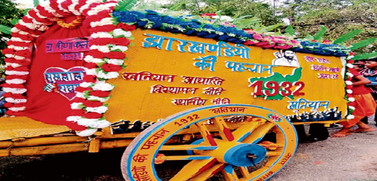 Jharkhand News: 1932 खतियान के लिए...बैलगाड़ी पर दुल्हन को ले गये दूल्हे राजा, जयराम महतो भी हुए शामिल