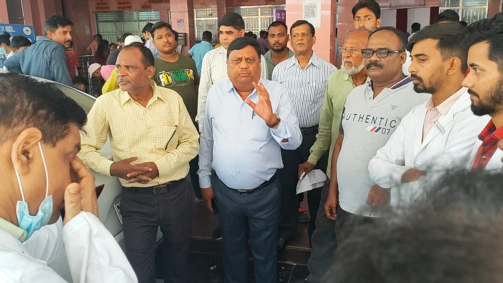 UP News: स्वास्थ्य कर्मचारियों ने अस्पतालों में 2 घंटे किया कार्य बहिष्कार, मरीज हुए परेशान