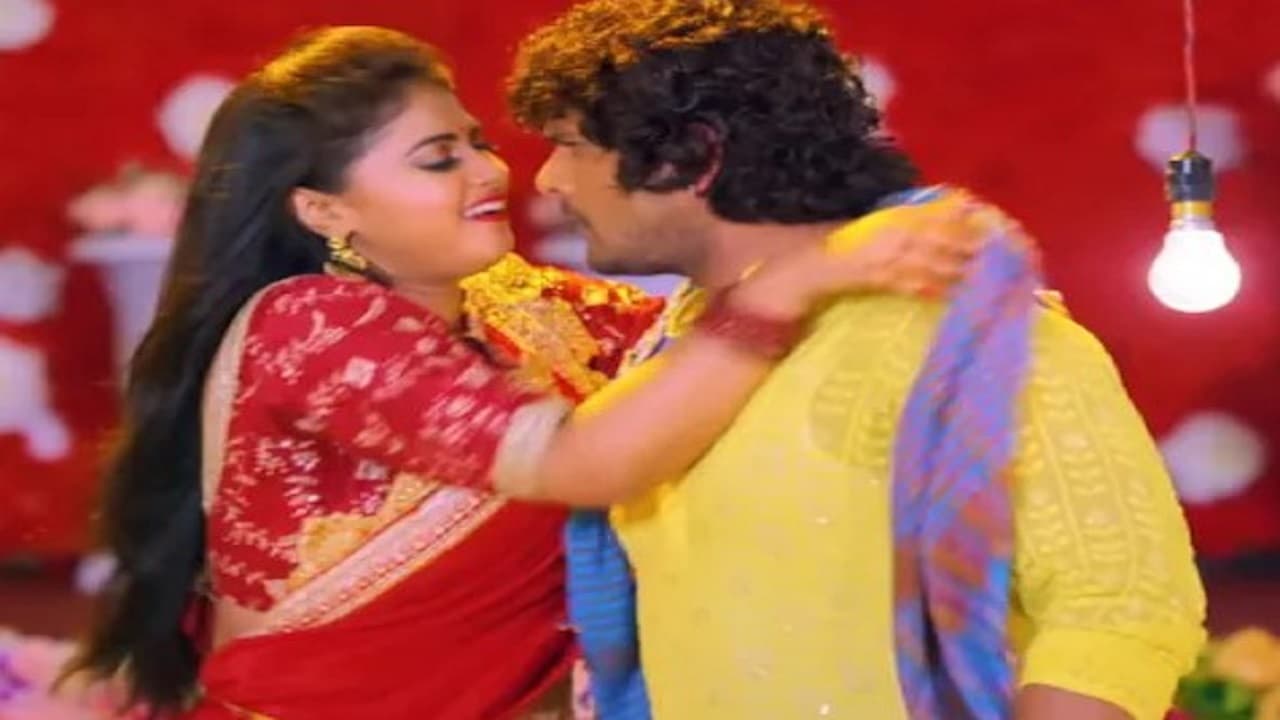 Bhojpuri Songs: खेसारी लाल और मेघाश्री का हॉट गाना ‘रे लबरी भभरी ना खिलईबे’ मचा रही हंगामा, देखें वीडियो