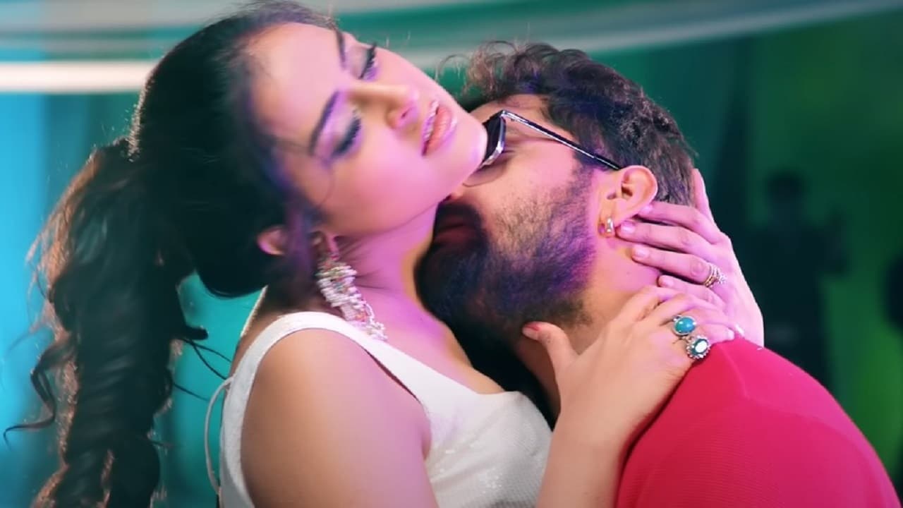 ‍Bhojpuri Video Song: होली से पहले खेसारी लाल और यामिनी के हॉट गाने ने लगायी आग, बोल्ड अदाओं पर फैंस बोले...