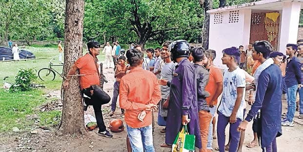 कारबाइन के साथ पकड़े गये बिहार प्रदेश प्रारंभिक माध्यमिक शिक्षक संघ के जिला प्रधान सचिव निलंबित