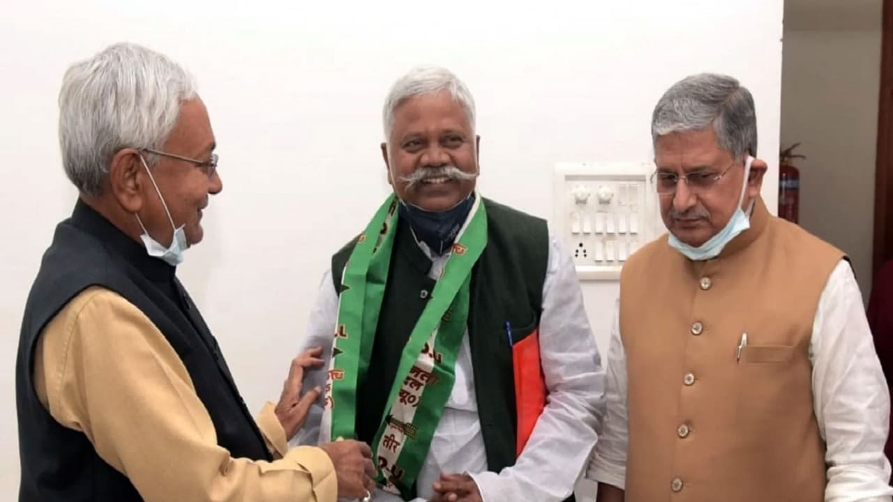 राज्यसभा चुनाव: जदयू ने RCP सिंह के बदले झारखंड के खीरु महतो को थमाया टिकट, जानें प्रत्याशी के बारे में