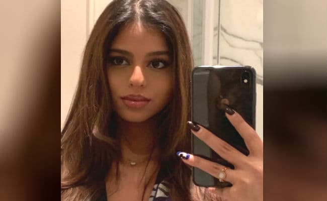 अपनी परफेक्ट बॉडी को फ्लॉन्ट करती दिखी शाहरुख खान की बेटी सुहाना, सोशल मीडिया पर शेयर कर डाली इस लुक में तसवीर