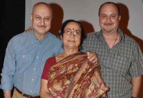 अब अनुपम खेर के घर तक पहुंचा कोरोना वायरस, मां और भाई समेत 4 लोग पॉजिटिव, VIDEO