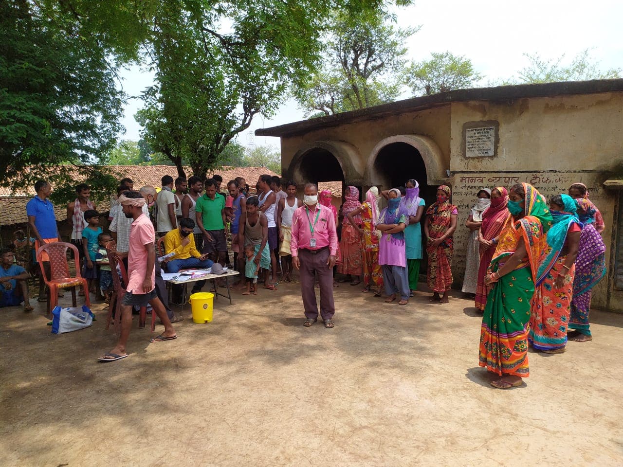 Corona Vaccination In Jharkhand : झारखंड के खूंटी जिले का एक गांव चुरदाग, जहां शत-प्रतिशत लोगों ने लगवाई वैक्सीन Corona Vaccination In Jharkhand : झारखंड के खूंटी जिले का एक गांव चुरदाग, जहां शत-प्रतिशत लोगों ने लगवाई वैक्सीन