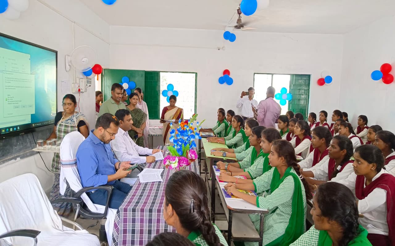 झारखंड : खूंटी में 'सपनों की उड‍़ान' बैच शुरू, डीसी बोले- विद्यार्थी एकाग्र होकर करें तैयारी