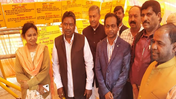 Jharkhand News: अधिकारियों से बोले बीजेपी विधायक नीलकंठ सिंह मुंडा, अधूरी योजनाओं को समय से करें पूरा