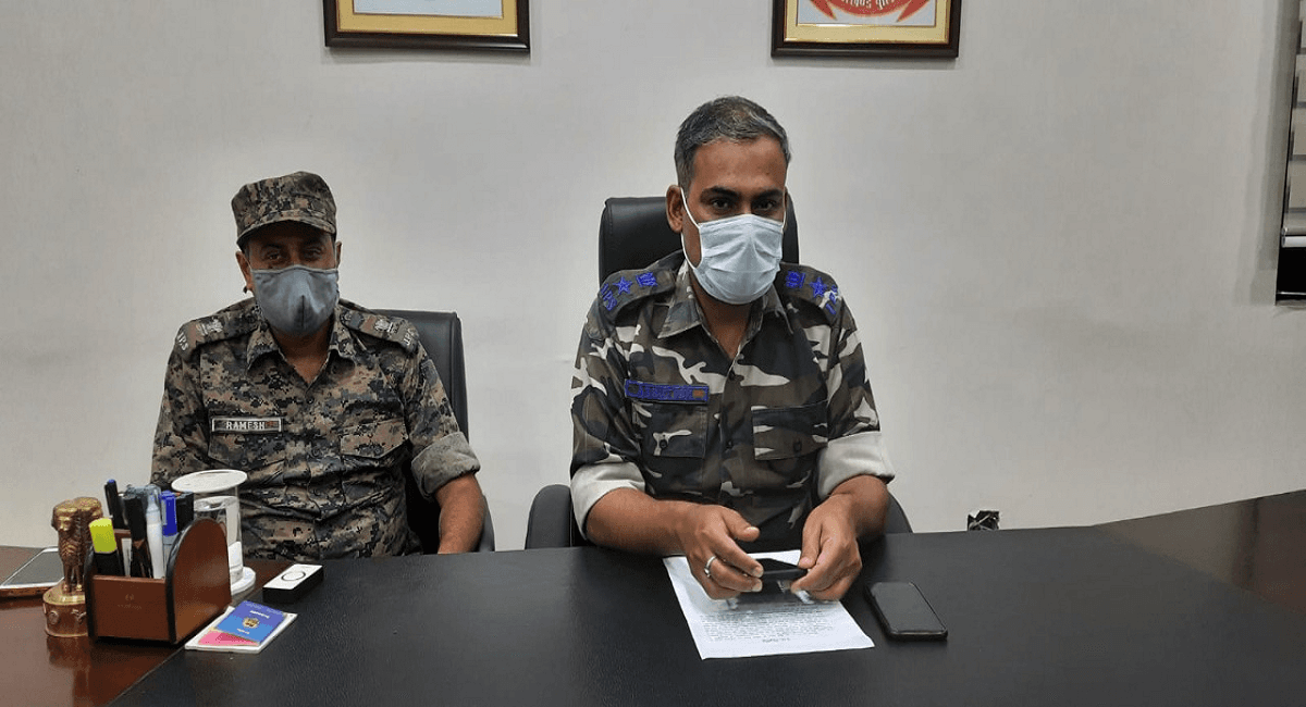 Jharkhand News: झारखंड में पुलिस-नक्सली मुठभेड़, हथियार बरामद, भाग निकला पीएलएफआई सुप्रीमो दिनेश गोप