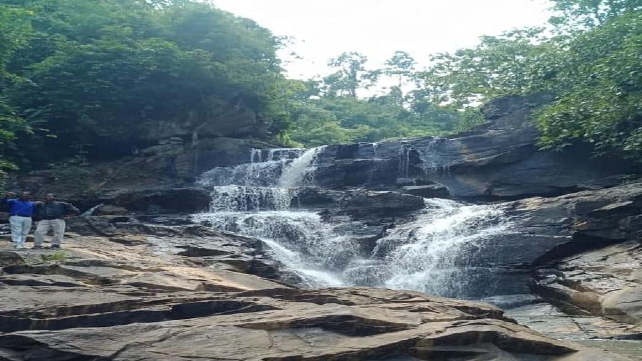 Jharkhand News: झारखंड का बेहद खूबसूरत पंगुरा जलप्रपात आखिर पर्यटकों की पहुंच से क्यों है दूर, ये है बड़ी वजह
