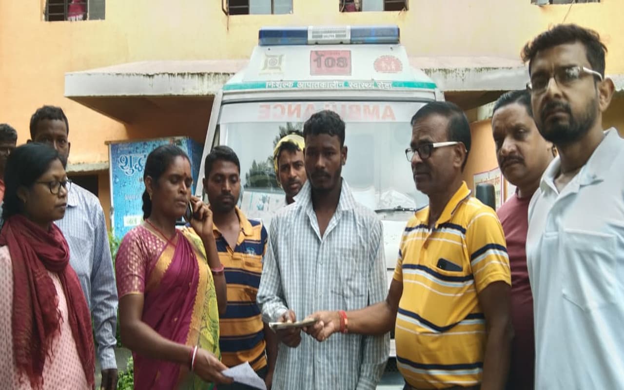 Jharkhand News: खूंटी के कर्रा में भालू ने एक दंपती को किया घायल, रिम्स रेफर