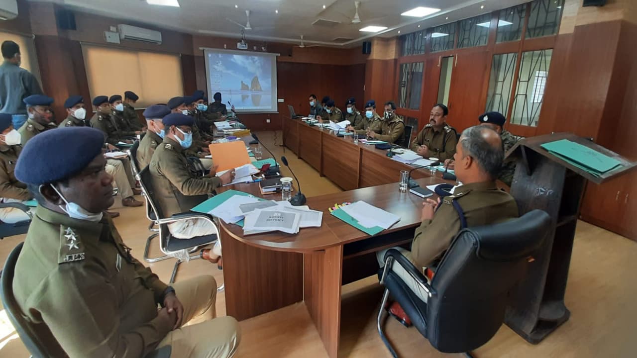 अफीम की खेती में लगे लोगों पर होगी कार्रवाई, खूंटी एसपी ने पुलिस अधिकारियों को दिये कई सख्त निर्देश