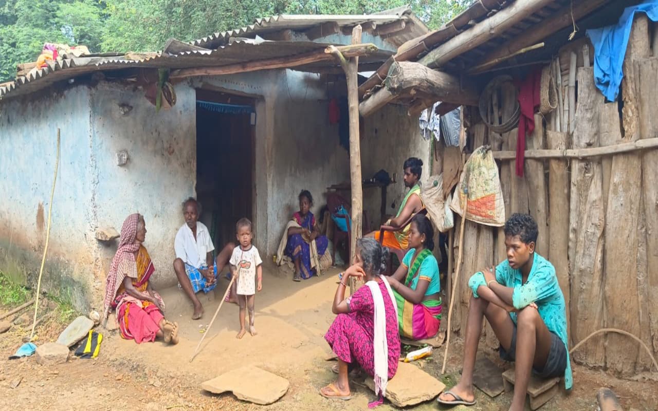 Crime News:खूंटी के अड़की में ग्राम प्रधान सहित 3 लोगों की हत्या,गांव छोड़ भागे ग्रामीण, जानें पूरा मामला