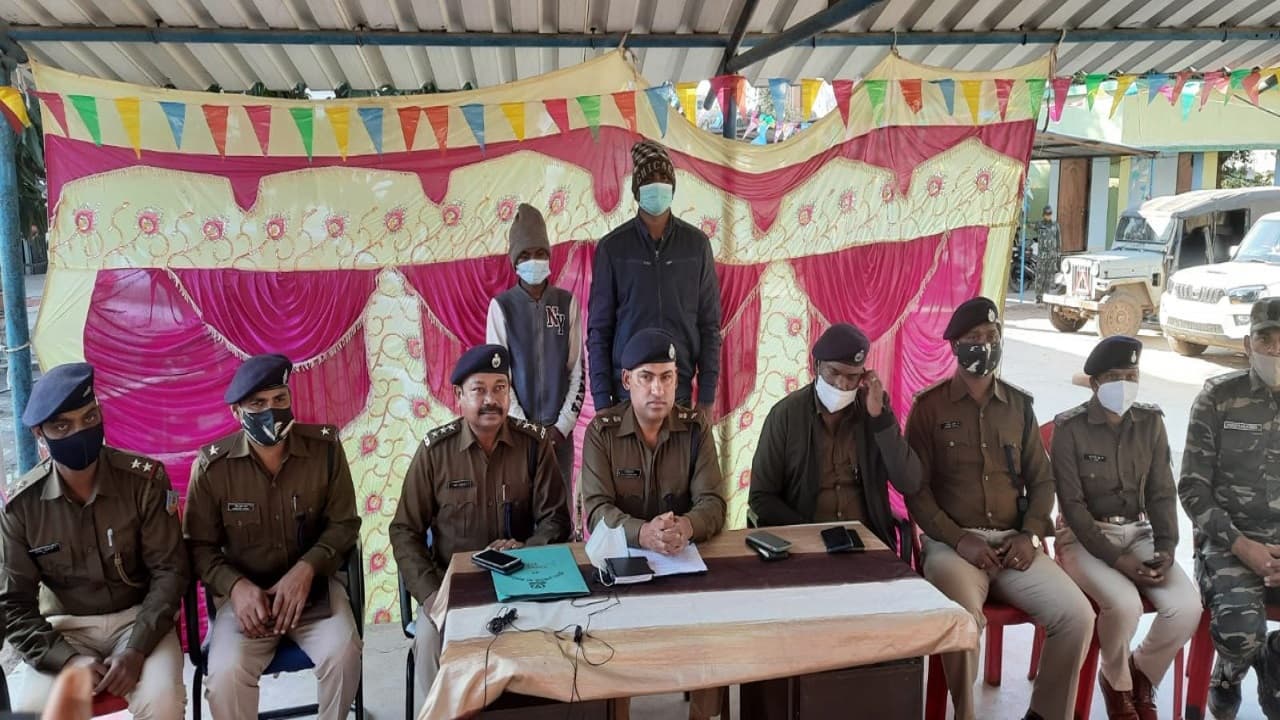 Jharkhand News: डायन-बिसाही में हत्या का खुलासा, रिम्स की नर्स समेत 5 आरोपियों को पुलिस ने किया गिरफ्तार Jharkhand News: डायन-बिसाही में हत्या का खुलासा, रिम्स की नर्स समेत 5 आरोपियों को पुलिस ने किया गिरफ्तार