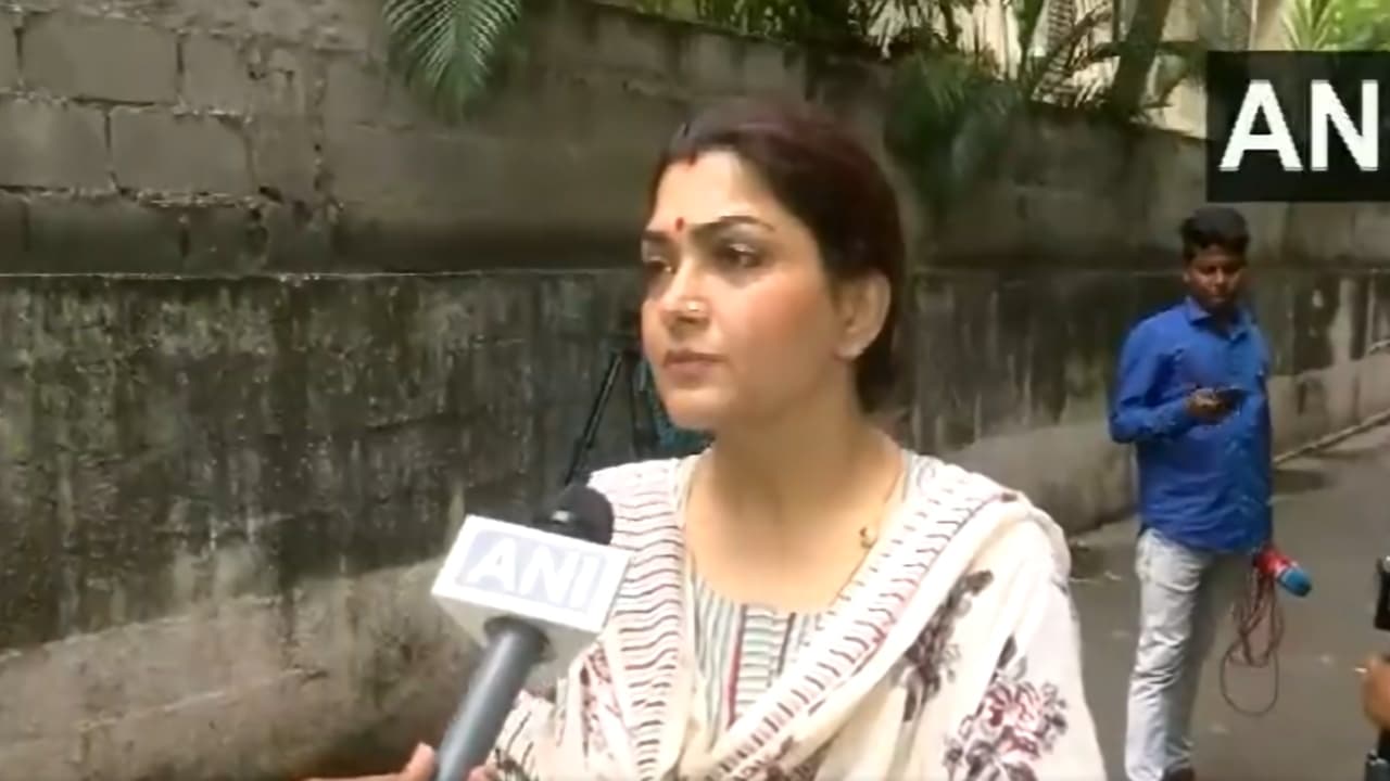 डीएमके नेता को भारी पड़ी अपत्तिजनक टिप्पणी, बीजेपी नेता खुशबू सुंदर पर किया था कमेंट, पार्टी ने किया बर्खास्त