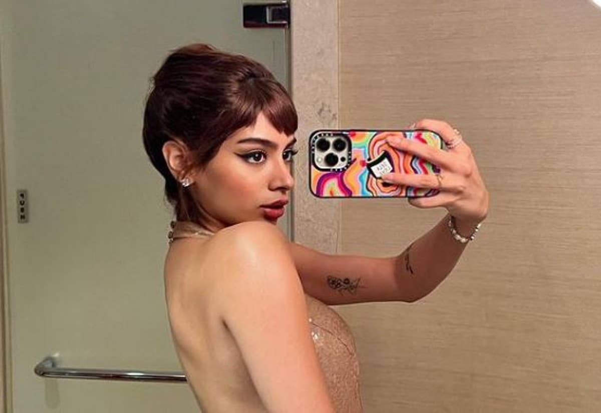 खुशी कपूर ने बैकलेस गाउन में बढ़ाया इंटरनेट का पारा, गोल्डन हेयर के साथ The Archies लुक में दिखी एक्ट्रेस