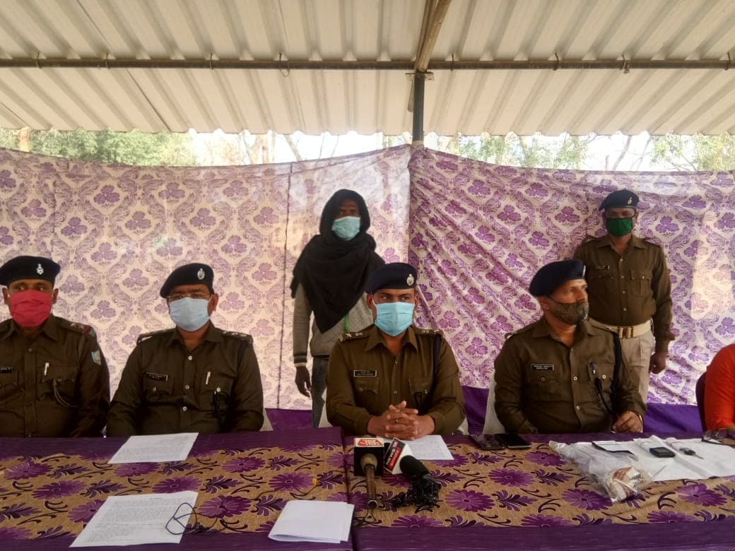Murder Case : झारखंड के खूंटी में पत्रकार के बेटे की हत्या का खुलासा, चाची और नौकर को जेल, पढ़िए क्या थी हत्या की वजह Murder Case : झारखंड के खूंटी में पत्रकार के बेटे की हत्या का खुलासा, चाची और नौकर को जेल, पढ़िए क्या थी हत्या की वजह