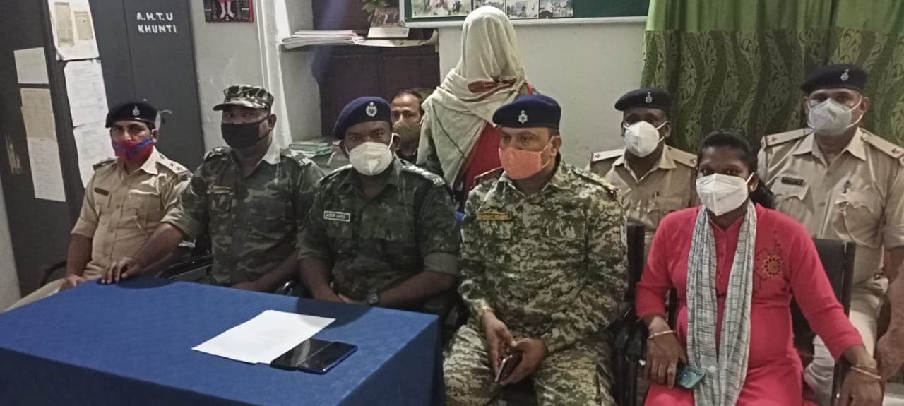 Jharkhand Crime News : झारखंड में सामूहिक दुष्कर्म मामले में एसआईटी के हत्थे चढ़ा एक और आरोपी, एक की तलाश में छापामारी