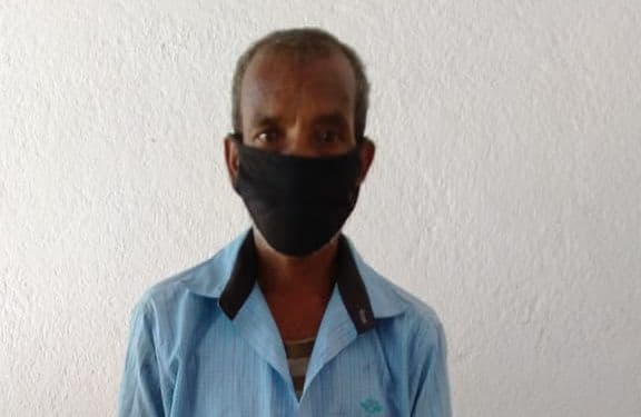Corona Vaccination In Jharkhand : सर्वे करने गयी सेविका एवं सहिया को कुल्हाड़ी लेकर दौड़ाने का आरोपी राफेल कंडुलना को पुलिस ने भेजा जेल, कोरोना वैक्सीन को लेकर था ये शक Corona Vaccination In Jharkhand : सर्वे करने गयी सेविका एवं सहिया को कुल्हाड़ी लेकर दौड़ाने का आरोपी राफेल कंडुलना को पुलिस ने भेजा जेल, कोरोना वैक्सीन को लेकर था ये शक