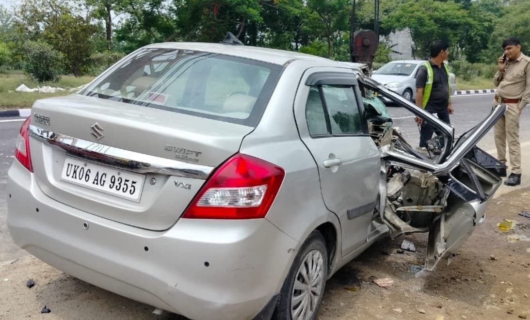 बरेलीः रामपुर रोड पर भीषण हादसा, अज्ञात वाहन ने अस्पताल के बड़े बाबू की कार को मारी टक्कर, गंभीर रूप से घायल