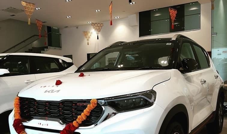 KIA SONET ने बिक्री के मामले में XUV को पछाड़ा, बनाया शानदार रिकॉर्ड