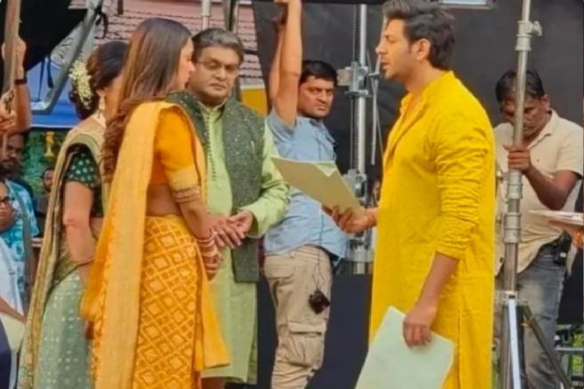 SatyaPrem Ki Katha फिल्म के सेट से कार्तिक आर्यन-कियारा आडवाणी की तसवीर लीक, इस लुक में दिखे स्टार्स