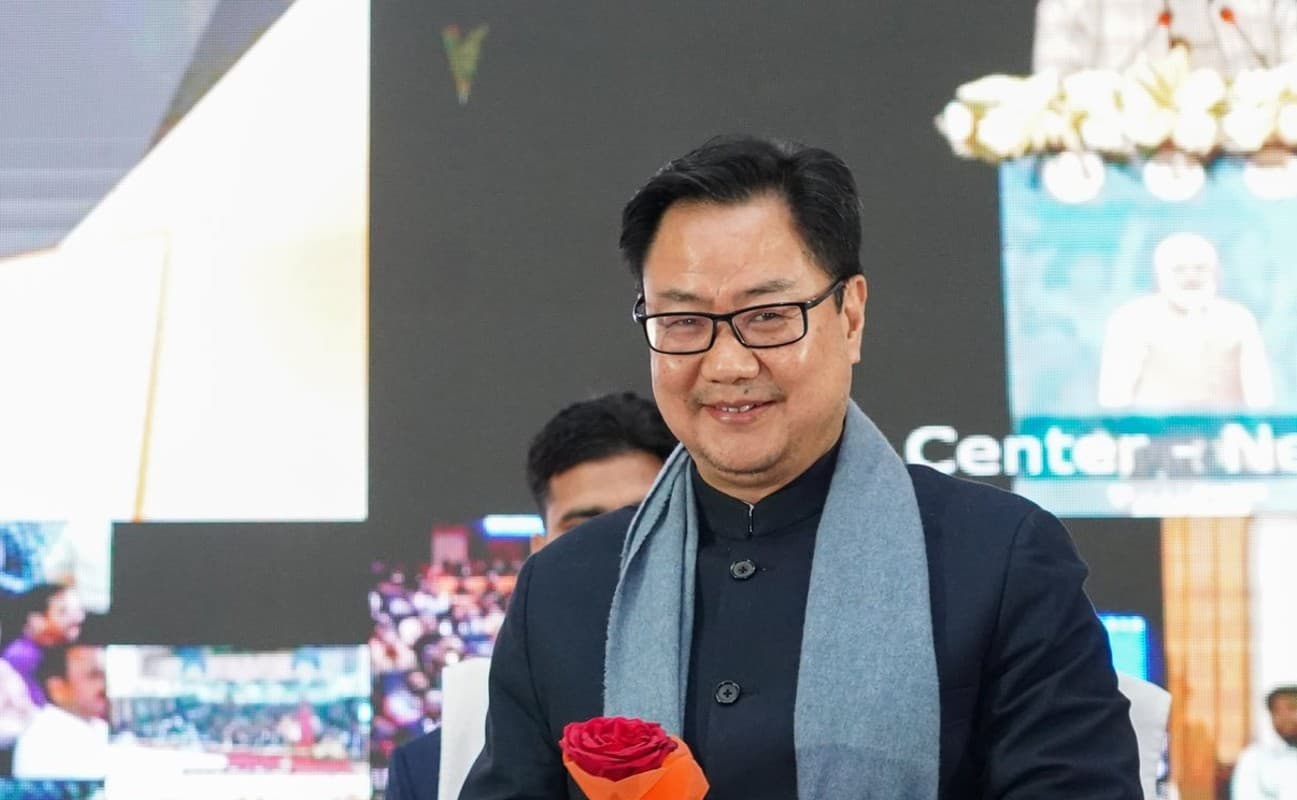 Collegium System : कानून मंत्री किरेन रीजीजू ने शेयर किया एक वीडियो, जानें क्या है इसमें