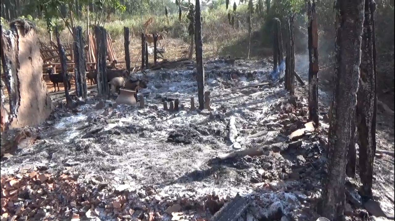 झारखंड के सारंडा जंगल में बसे रांगरिंग गांव में झोपड़ी में लगी आग, मासूम बच्ची की मौत, महिला की हालत नाजुक, पीड़ित ने लगायी मदद की गुहार