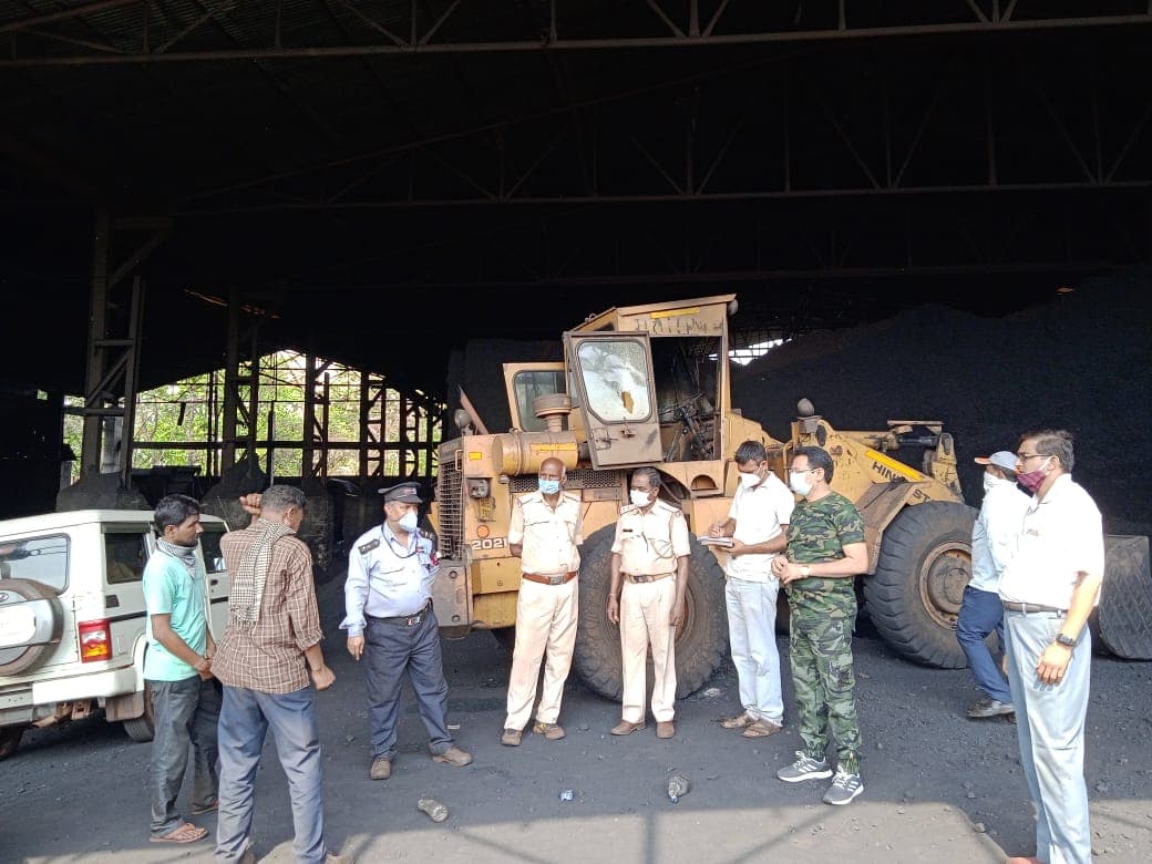 Jharkhand Naxal News : हथियारबंद नक्सलियों ने कंपनी के कर्मचारियों से की मारपीट, मांगें पूरी नहीं होने तक प्लांट बंद रखने की दी धमकी, जांच कर रही पुलिस