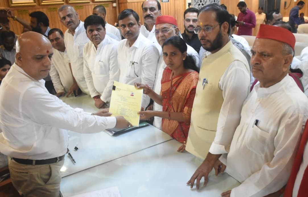 UP MLC Election 2022: कीर्ति कोल का पर्चा खारिज होने के बाद सपा के रणनीतिकारों की खिंचायी शुरू