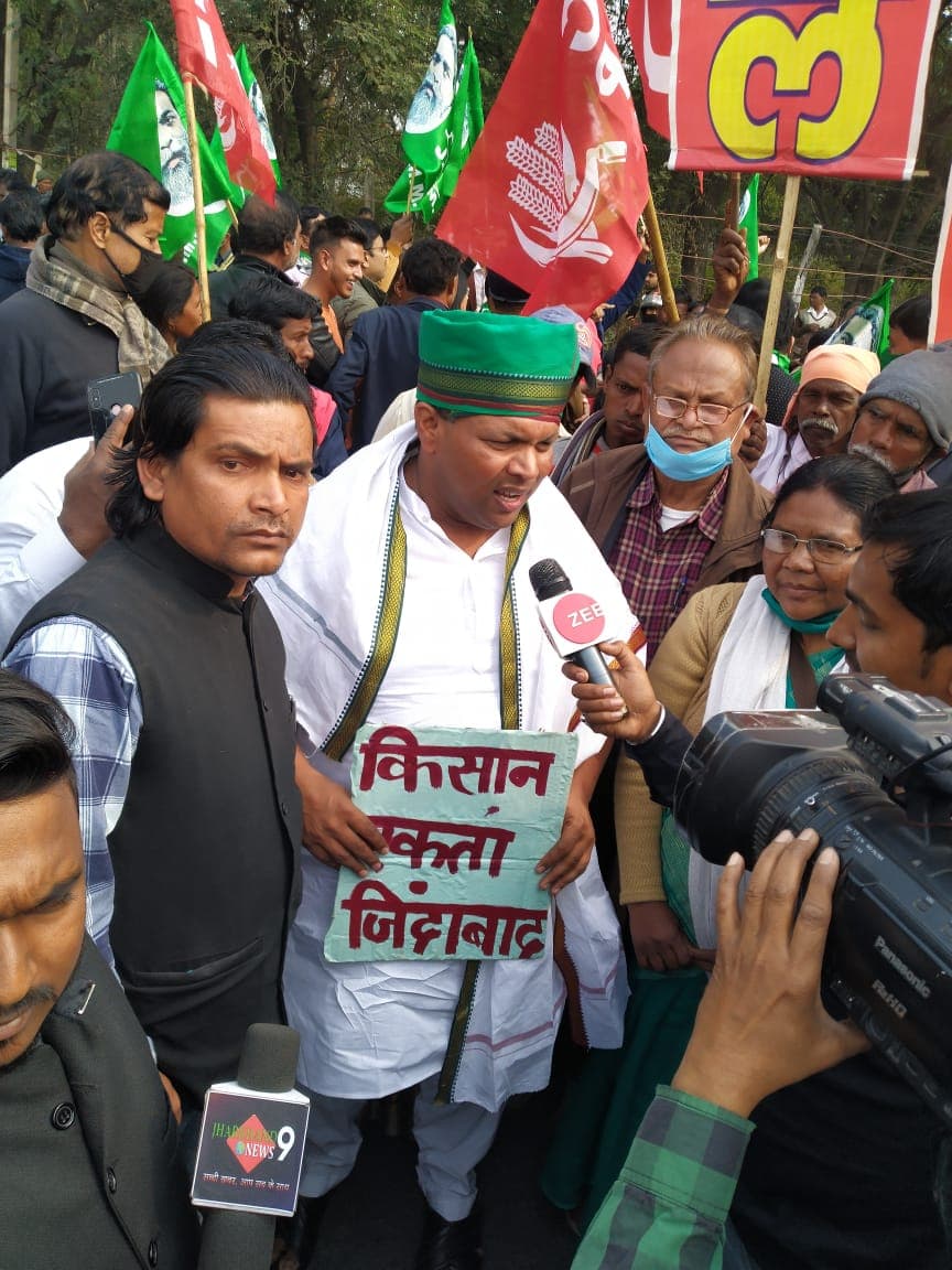 Kisan Andolan Chakka Jam Updates : किसानों के समर्थन में झारखंड में किया चक्का जाम, सड़क पर उतरे कृषि मंत्री बादल पत्रलेख