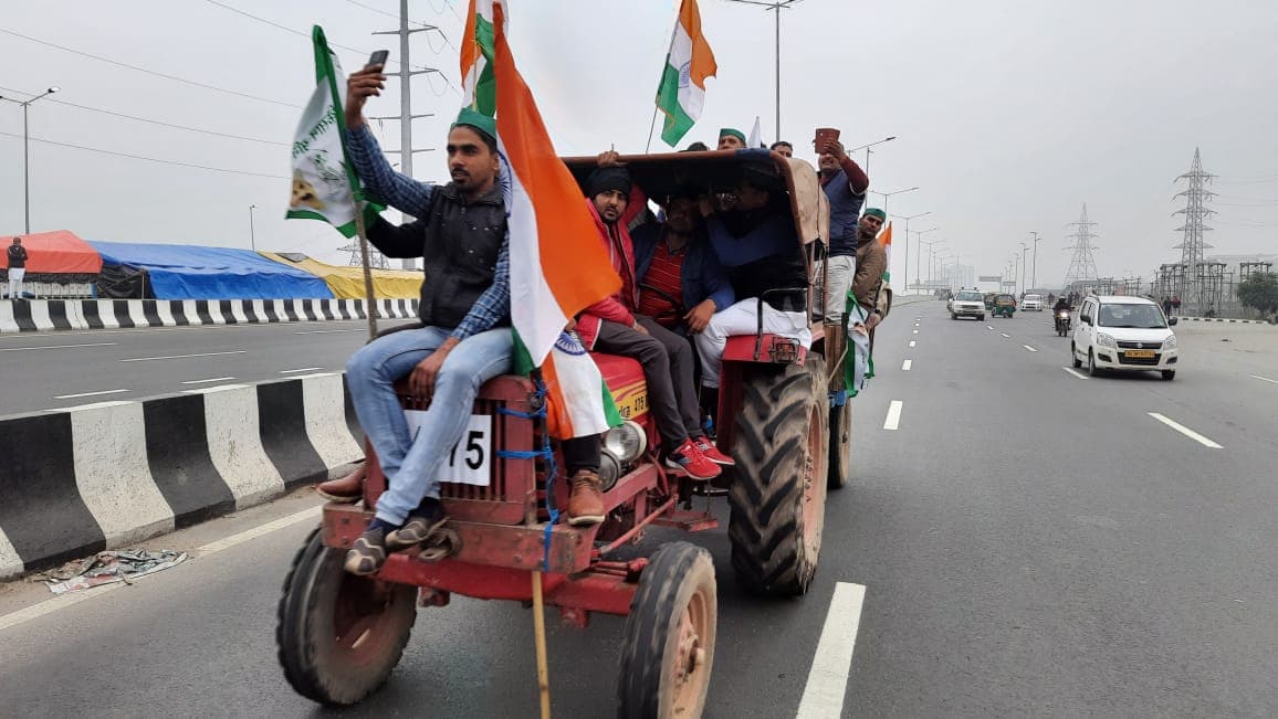 Kisan Andolan: किसानों की ट्रैक्टर रैली शुरू, किसान नेता ने कहा- ये 26 जनवरी की परेड का है ट्रेलर
