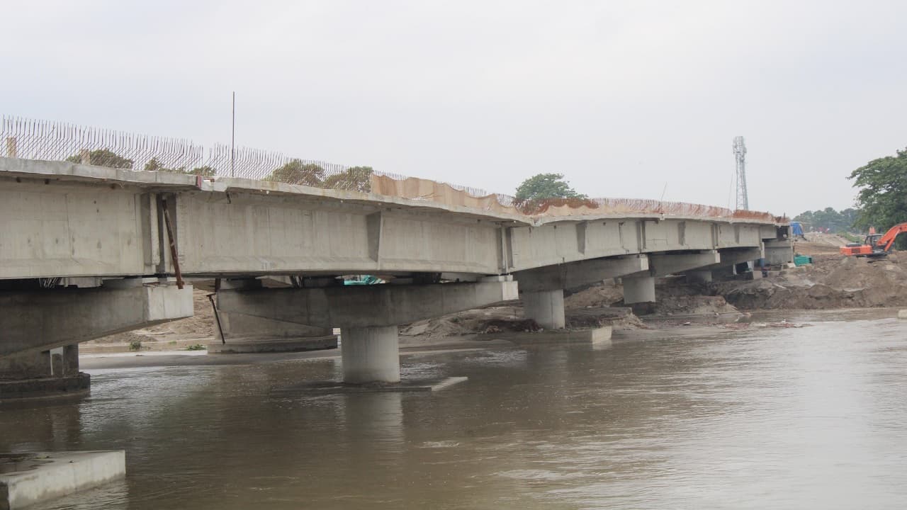 किशनगंज में मेची नदी पर बन रहा पुल क्यों धंसा? NHAI की टीम लगा रही पता, जल्द होगा खुलासा