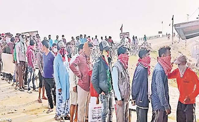 हाथियों के झुंड ने किसान को कुचलकर मार डाला, मशाल जलाकर ग्रामीणों ने भगाया