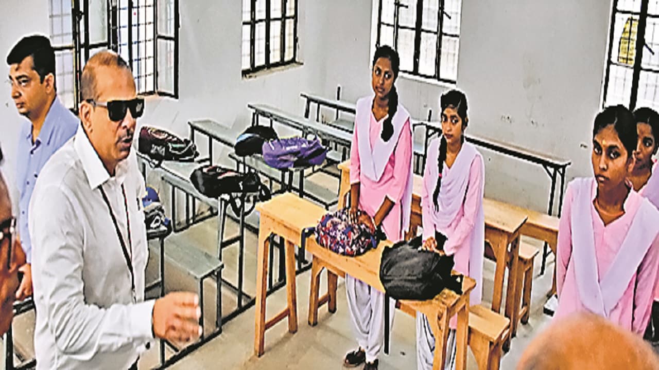 Bihar: केके पाठक का एक और फैसला पलटा, अब नहीं कटेगा एब्सेंट स्टूडेंट का स्कूल से नाम