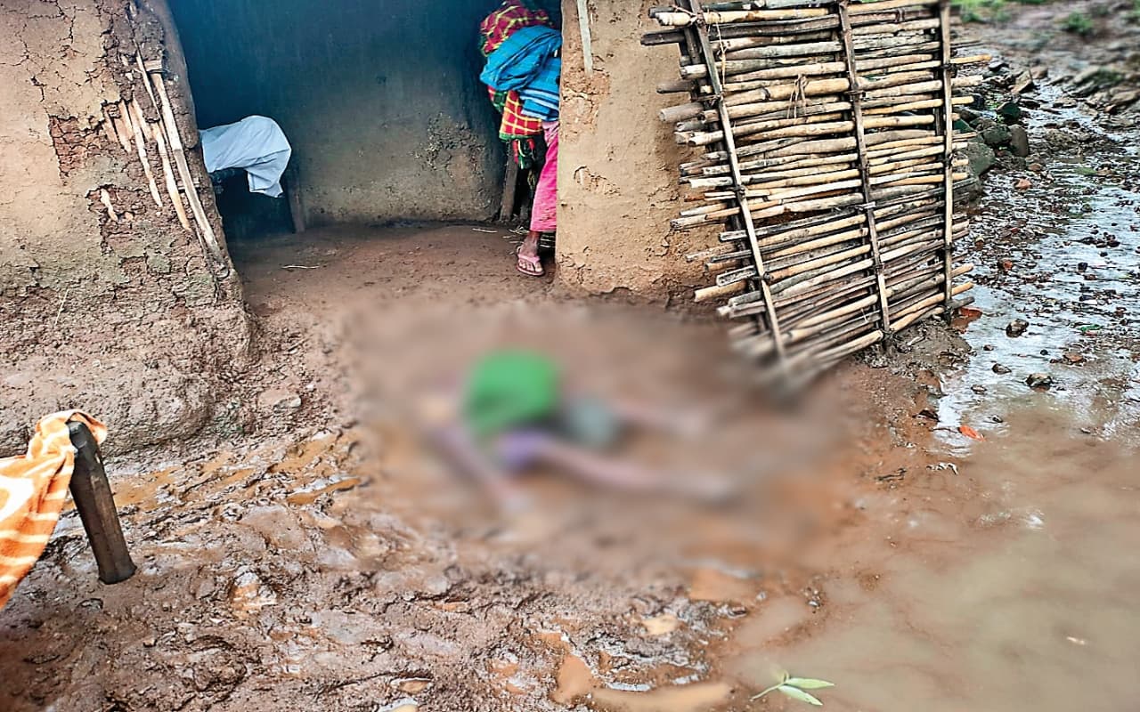 साहिबगंज : बरहेट की कुसमा संथाली पंचायत में फैली डायरिया, तीन की मौत, घंटों कीचड़ में पड़ा रहा शव