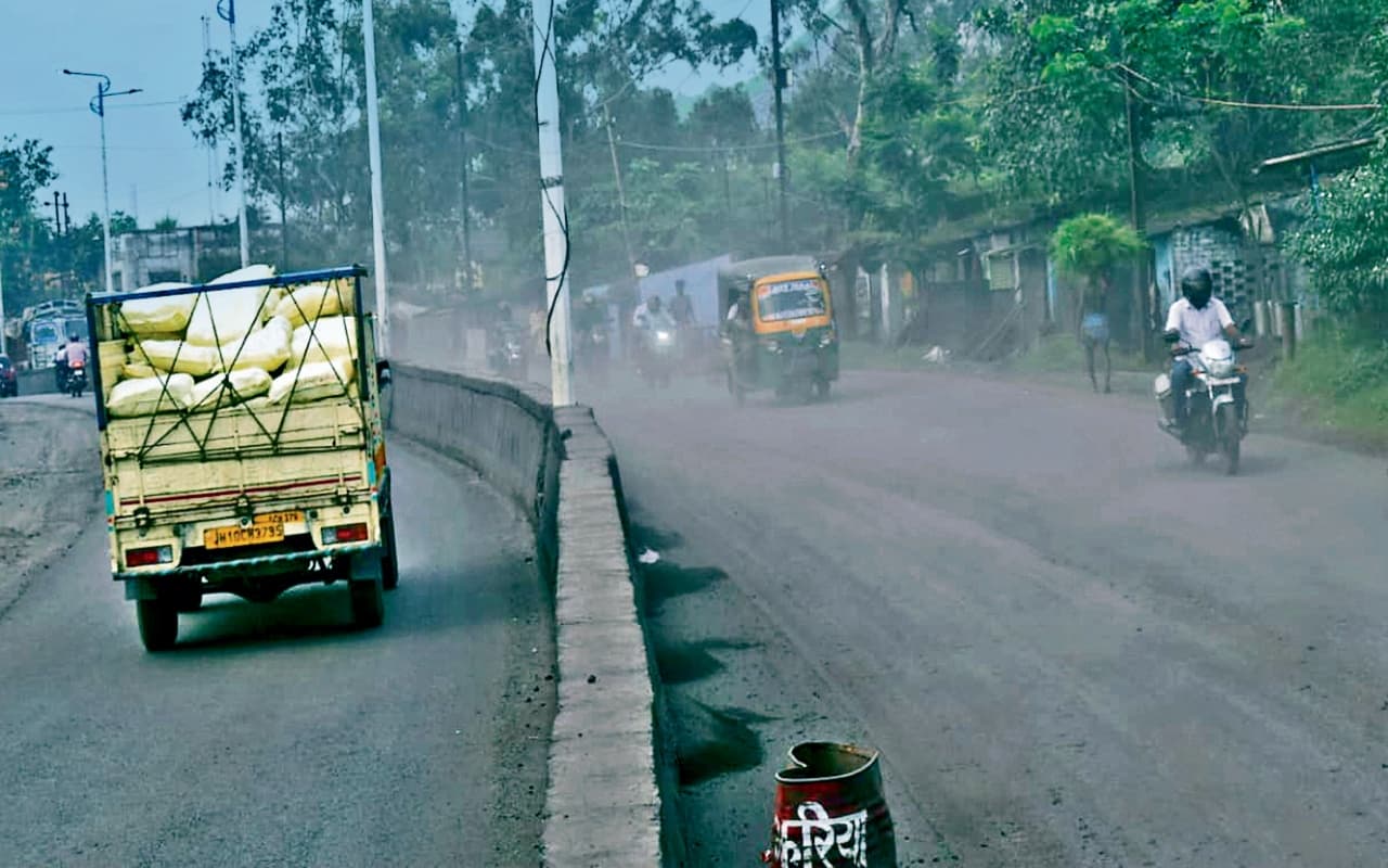 धनबाद में बढ़ते प्रदूषण को लेकर झारखंड हाईकोर्ट ने निगम से मांगा जवाब, 30 अक्टूबर को होगी अगली सुनवाई