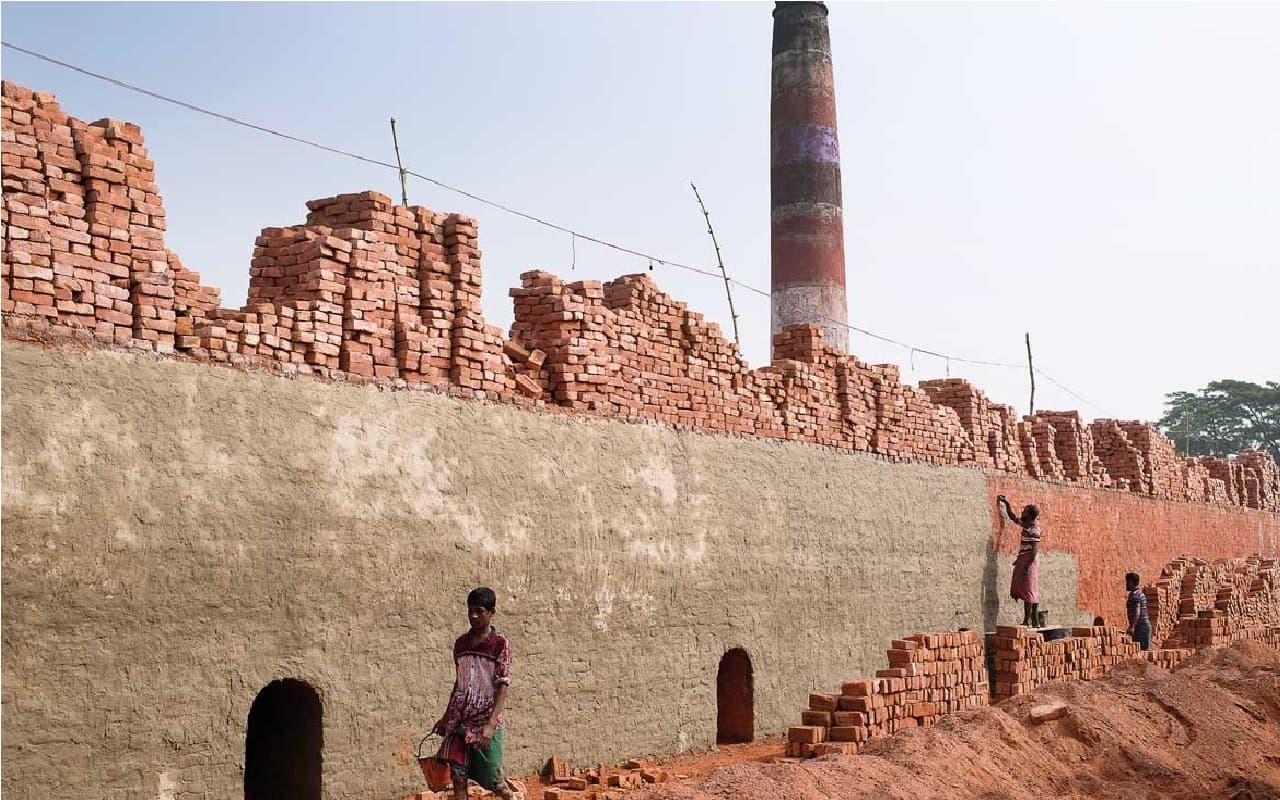 बिहार में बाल मजदूरी रोकने के लिए चल रहा अभियान, ईंट भट्ठों पर काम करने वालों की स्थिति का बनेगा ब्योरा