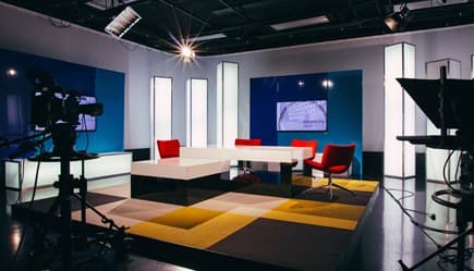 जंग का मैदान बनते टीवी स्टूडियो