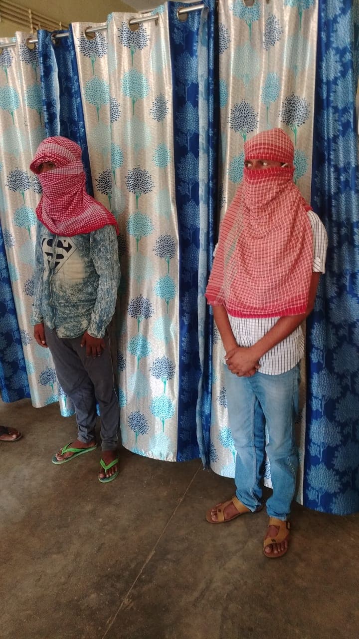 बाइक, स्कूटी और 8 हजार रूपए नगद के साथ दो साइबर अपराधी को पुलिस ने किया गिरफ्तार