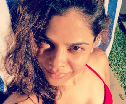 The Kapil Sharma Show की 'भूरी' का स्विमसूट में दिखा ग्लमैरस अंदाज, सोशल मीडिया पर वायरल हुई एक्‍ट्रेस की ये फोटो