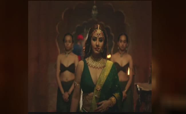 Taarak Mehta Ka Ooltah Chashmah: 'बबीता जी' ने बिकिनी में पोज देते हुए बढ़ाया इंटरनेट का पारा, पानी के बीच दिखा हॉट अंदाज