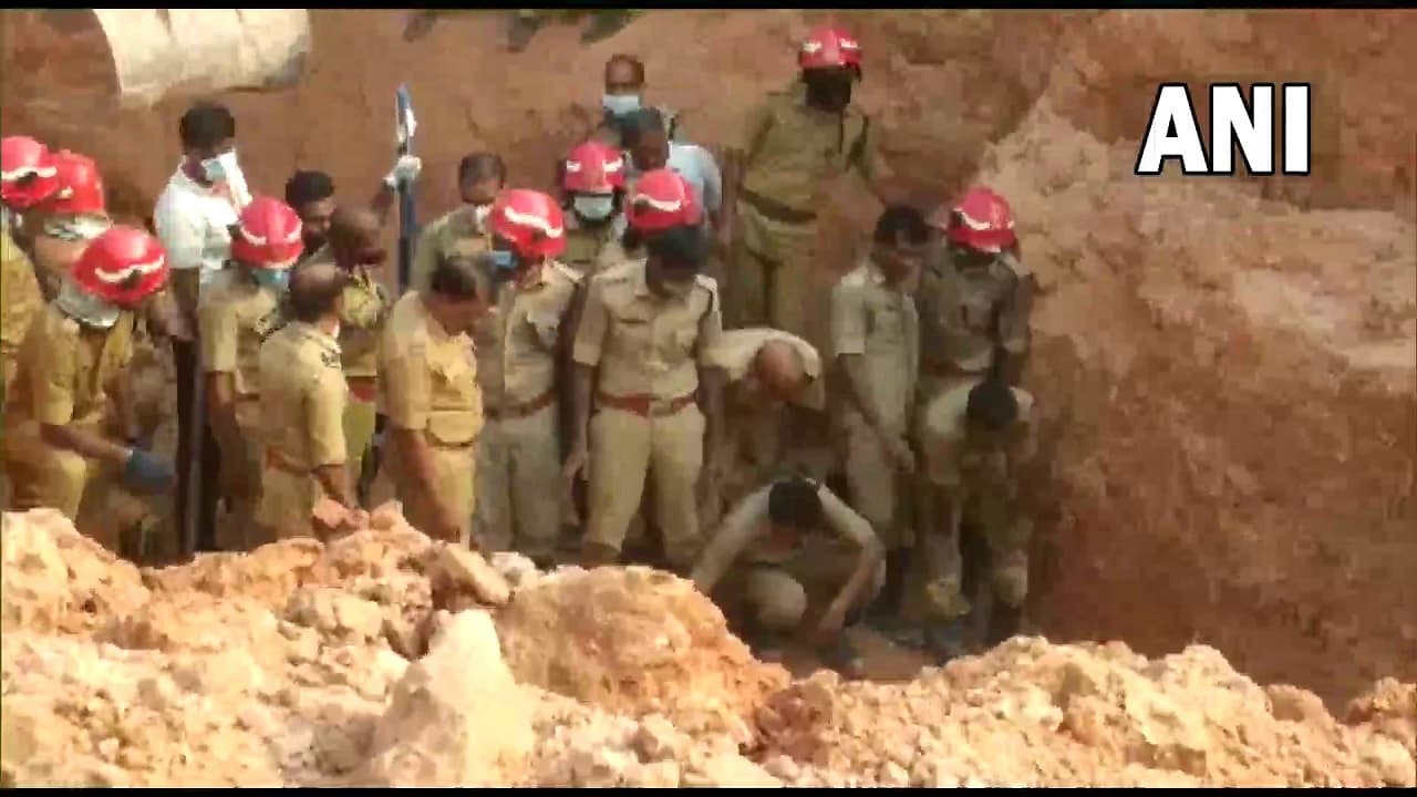 Kerala News: एर्नाकुलम में निर्माणाधीन इमारत गिरने से 4 प्रवासी मजदूरों की मौत, 2 घायल
